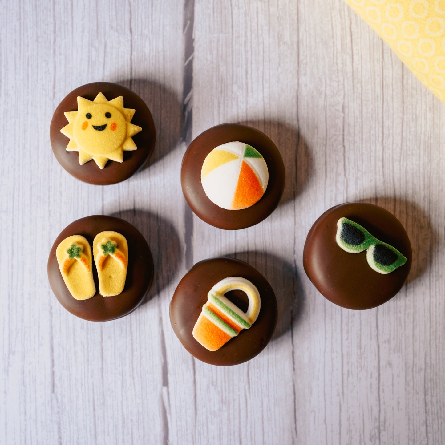 Celebrate all summer has to offer with a fan favorite! A crunchy Oreo cookie dipped in smooth milk chocolate with a fun summer sugar decoration on top. Individually packaged for the perfect gift or treat!
