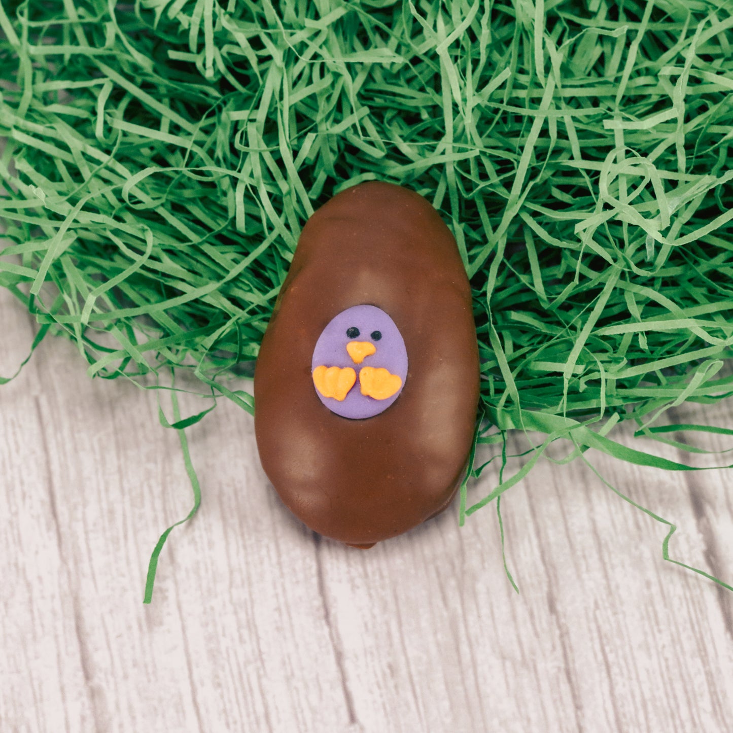Bite sized fluffy marshmallow egg dipped in our smooth milk chocolate and topped with an Easter sugar decoration.