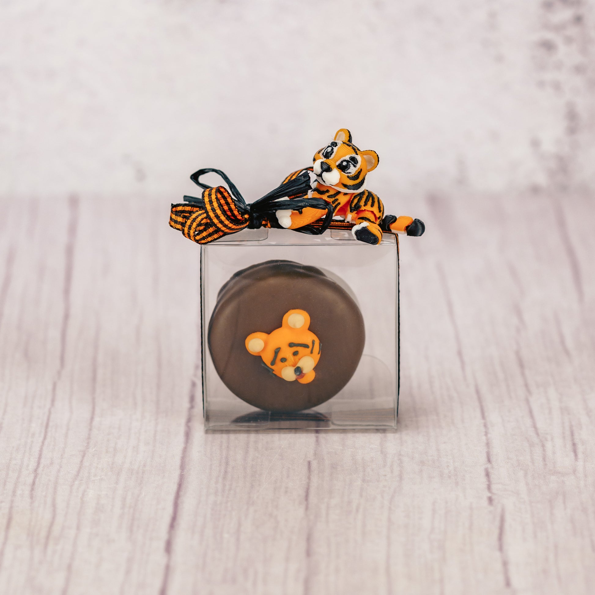 Here's a fun and unique memento for the tiger graduate or teacher, a 3-D printed wiglidtz tiger toy packed with a delicious Tiger Oreo. Simple, yet memorable and fun!
