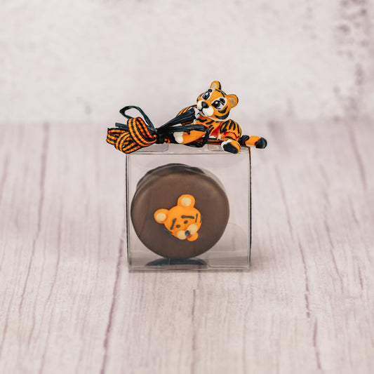 Here's a fun and unique memento for the tiger graduate or teacher, a 3-D printed wiglidtz tiger toy packed with a delicious Tiger Oreo. Simple, yet memorable and fun!
