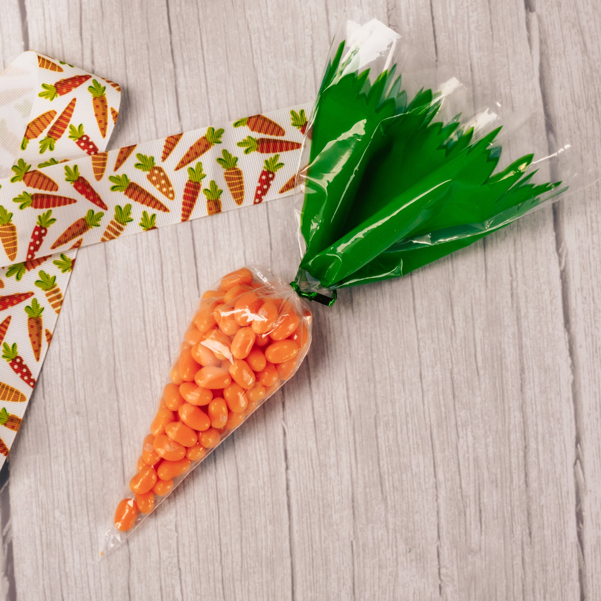 choose between Reese's Pieces or Jelly Belly Orange, Tangerine or Orange Sherbet jelly beans placed in a plastic bag to look like a carrot.