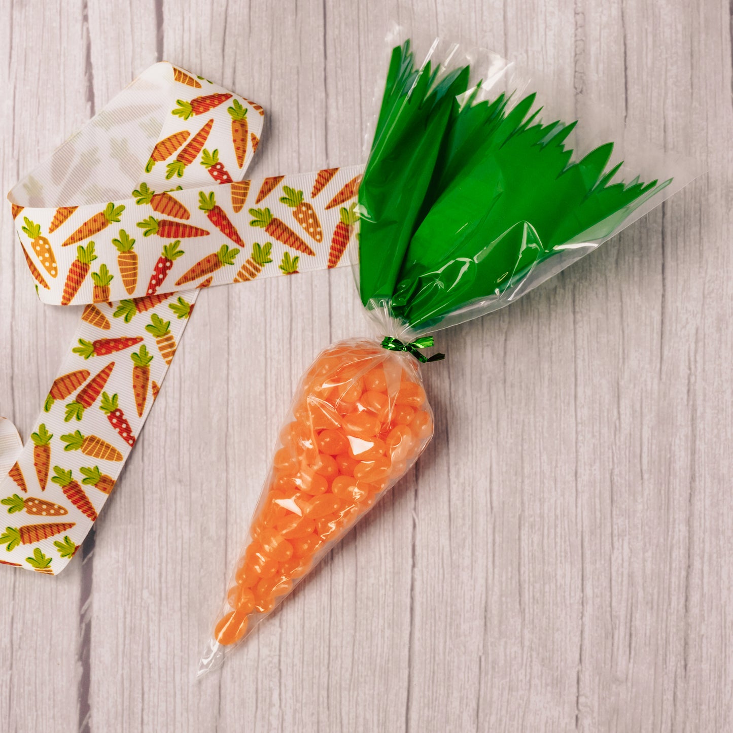 choose between Reese's Pieces or Jelly Belly Orange, Tangerine or Orange Sherbet jelly beans placed in a plastic bag to look like a carrot.