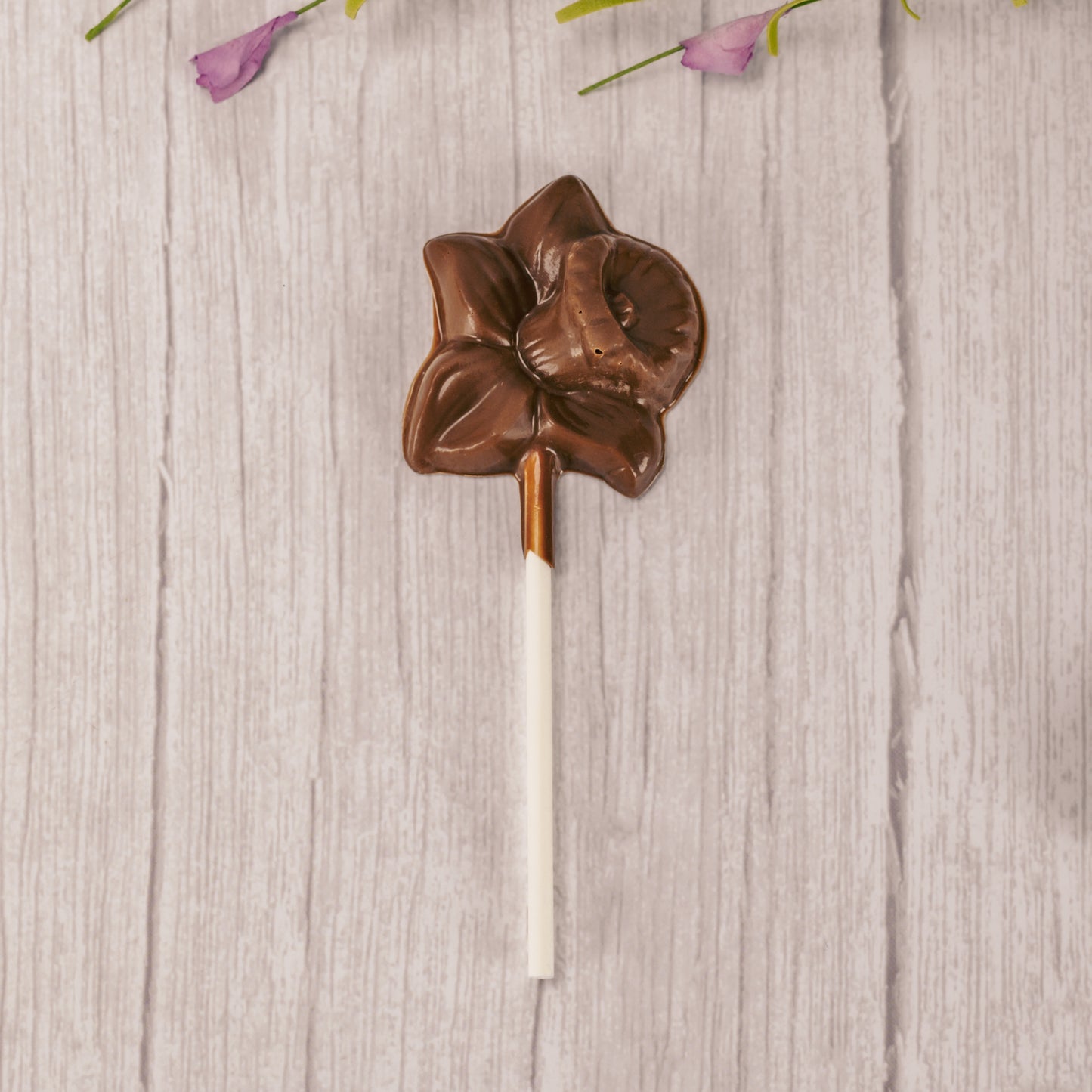 milk chocolate daffodil sucker 